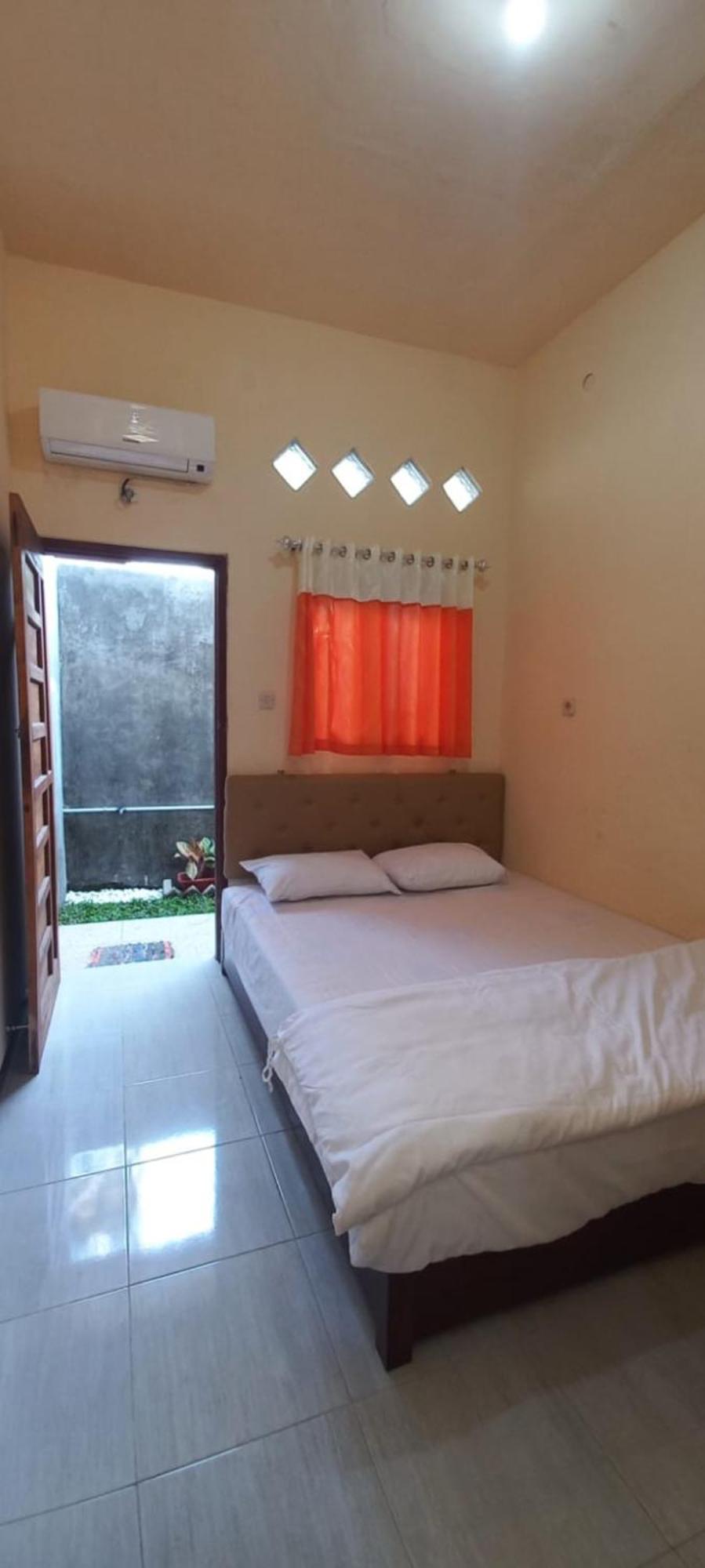 Angler Family Guest House Blitar Exterior foto